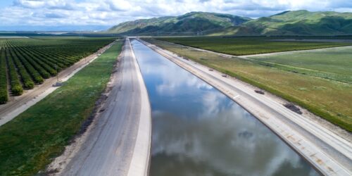 A picture of the California Aqueduct flowing through the San Joaquin Valley.